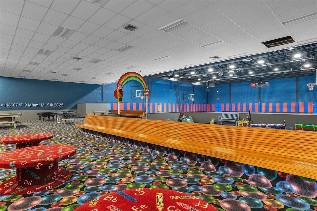 合同活跃: $324,999 (2 贝兹, 2 浴室, 1235 平方英尺)