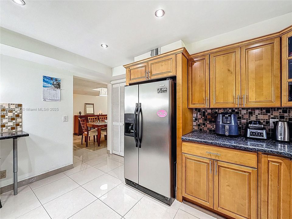 合同活跃: $324,999 (2 贝兹, 2 浴室, 1235 平方英尺)