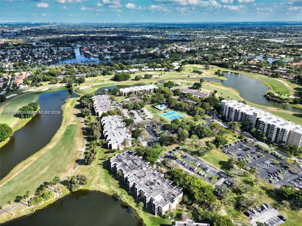 合同活跃: $324,999 (2 贝兹, 2 浴室, 1235 平方英尺)