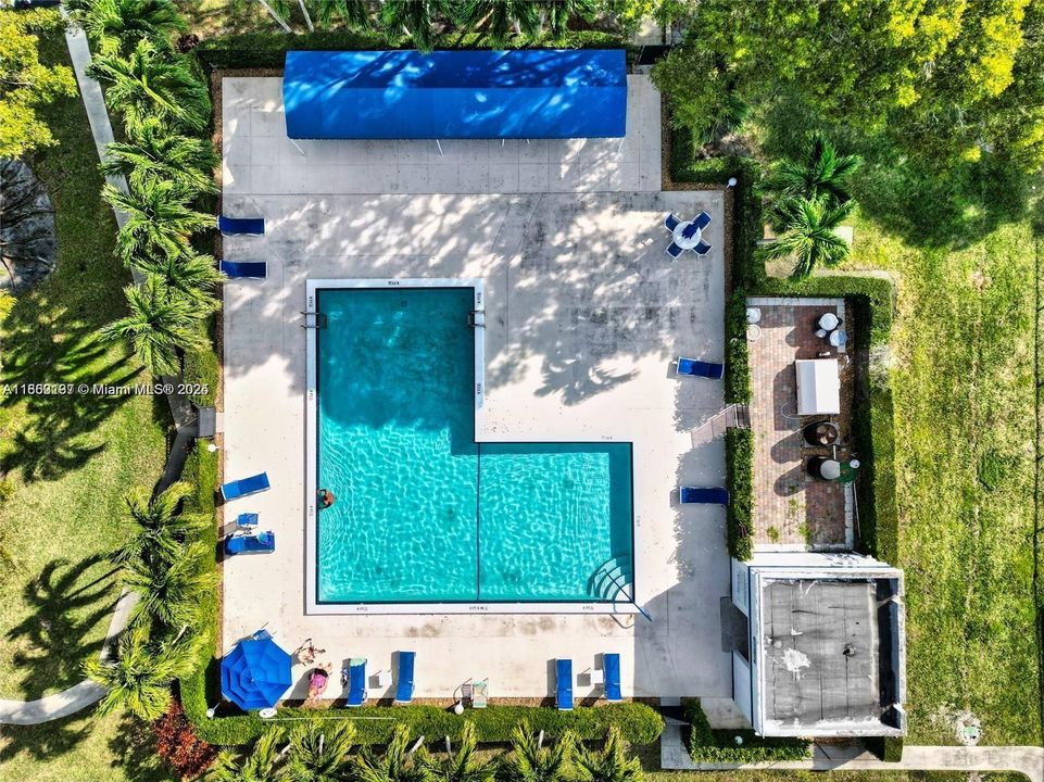 合同活跃: $324,999 (2 贝兹, 2 浴室, 1235 平方英尺)