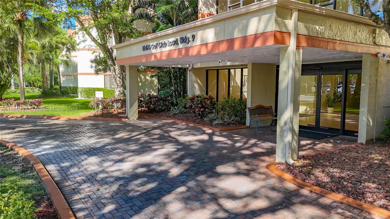 合同活跃: $324,999 (2 贝兹, 2 浴室, 1235 平方英尺)