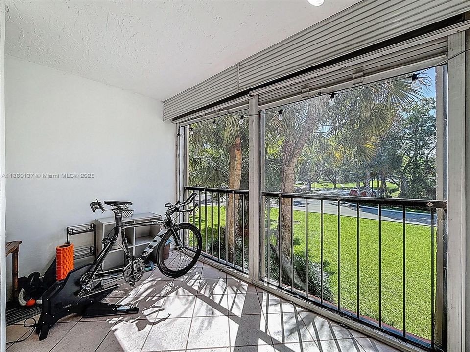 合同活跃: $324,999 (2 贝兹, 2 浴室, 1235 平方英尺)