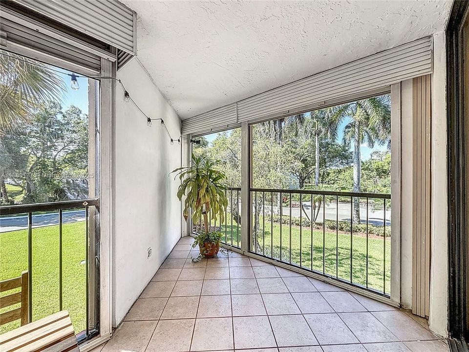 合同活跃: $324,999 (2 贝兹, 2 浴室, 1235 平方英尺)