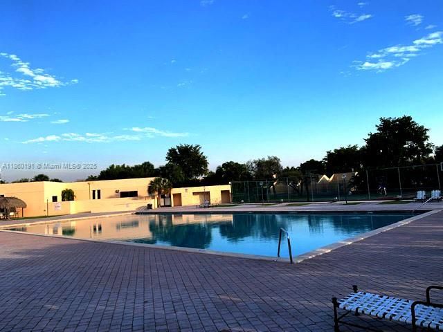 Recently Sold: $260,000 (2 beds, 2 baths, 965 Square Feet)