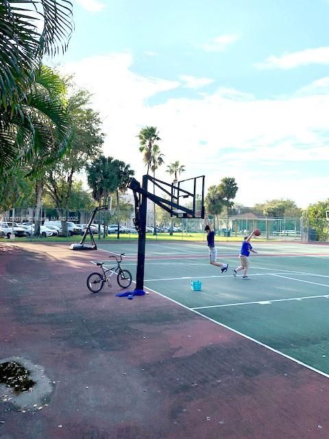 Recently Sold: $260,000 (2 beds, 2 baths, 965 Square Feet)