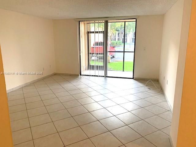 Recently Sold: $260,000 (2 beds, 2 baths, 965 Square Feet)