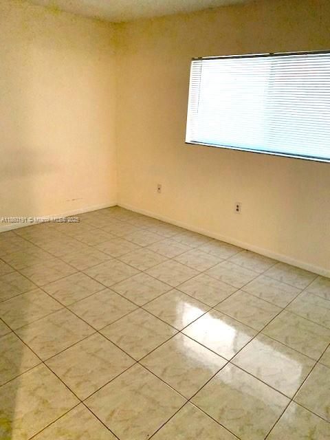 Recently Sold: $260,000 (2 beds, 2 baths, 965 Square Feet)