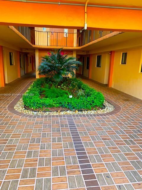 Recently Sold: $260,000 (2 beds, 2 baths, 965 Square Feet)