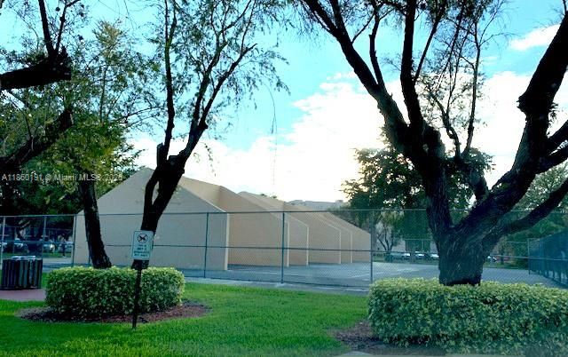 Recently Sold: $260,000 (2 beds, 2 baths, 965 Square Feet)