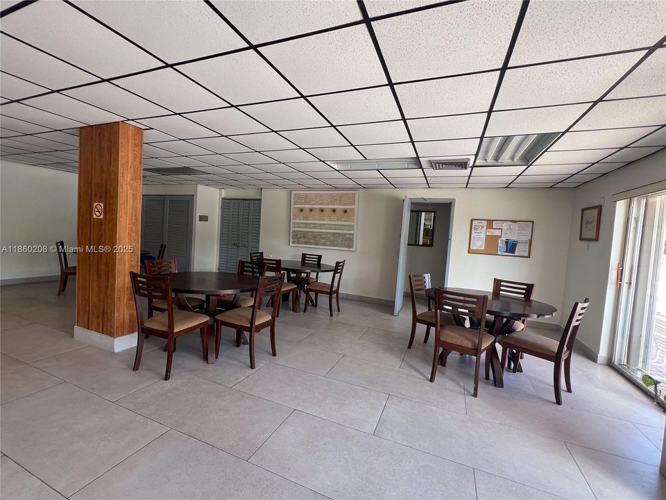 待售: $135,000 (1 贝兹, 1 浴室, 460 平方英尺)