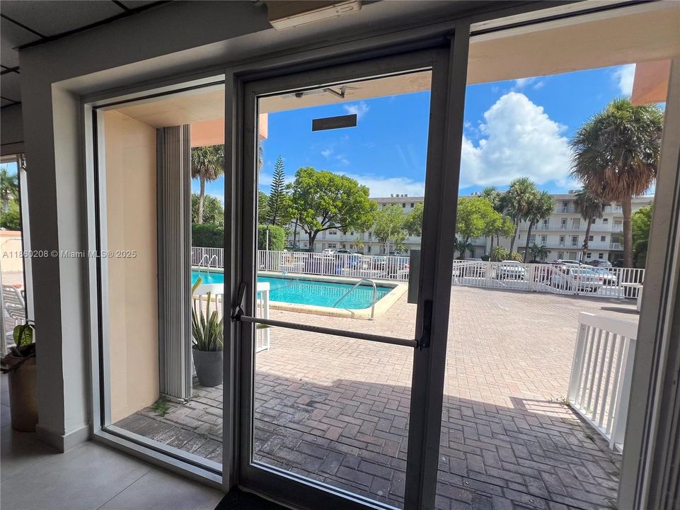 待售: $135,000 (1 贝兹, 1 浴室, 460 平方英尺)