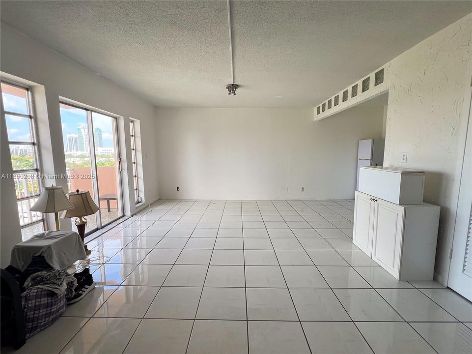 待售: $135,000 (1 贝兹, 1 浴室, 460 平方英尺)