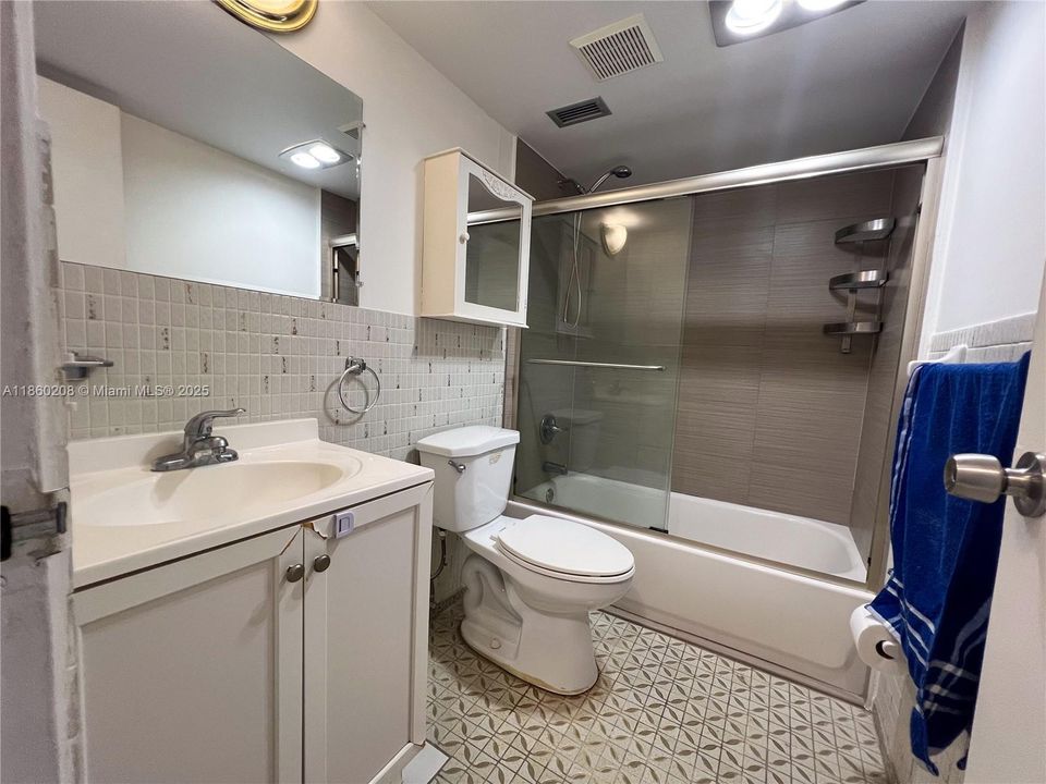 待售: $135,000 (1 贝兹, 1 浴室, 460 平方英尺)