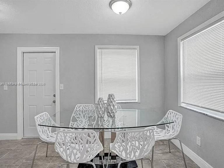 Recently Rented: $4,500 (4 beds, 3 baths, 1963 Square Feet)