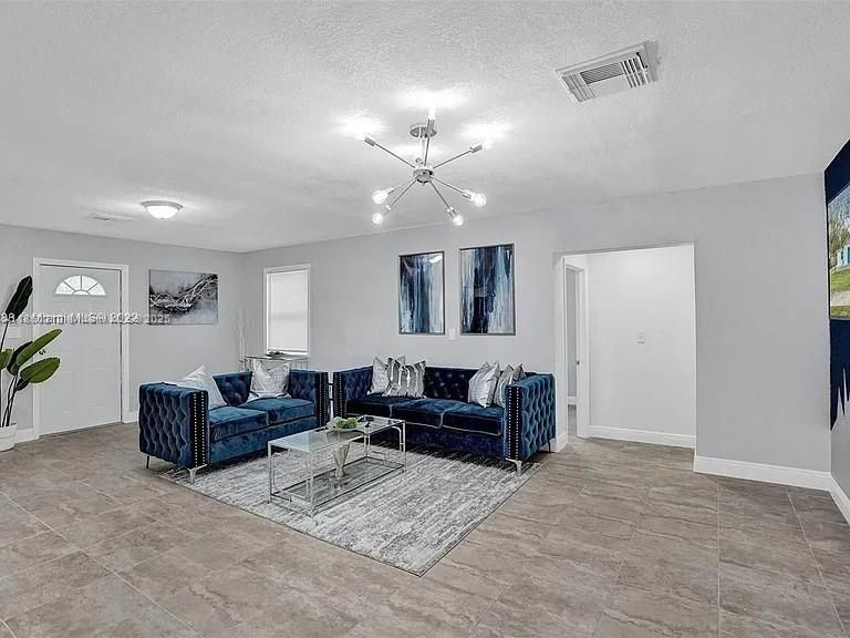 Recently Rented: $4,500 (4 beds, 3 baths, 1963 Square Feet)