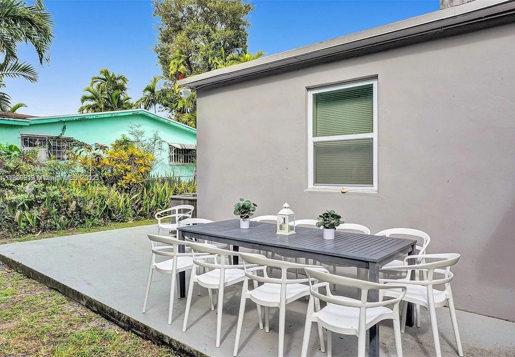 Recently Rented: $4,500 (4 beds, 3 baths, 1963 Square Feet)