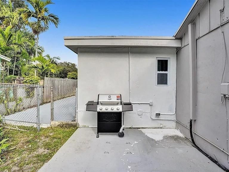 Recently Rented: $4,500 (4 beds, 3 baths, 1963 Square Feet)