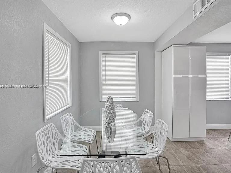 Recently Rented: $4,500 (4 beds, 3 baths, 1963 Square Feet)