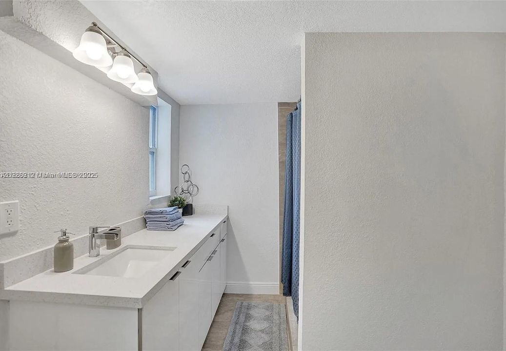 Recently Rented: $4,500 (4 beds, 3 baths, 1963 Square Feet)