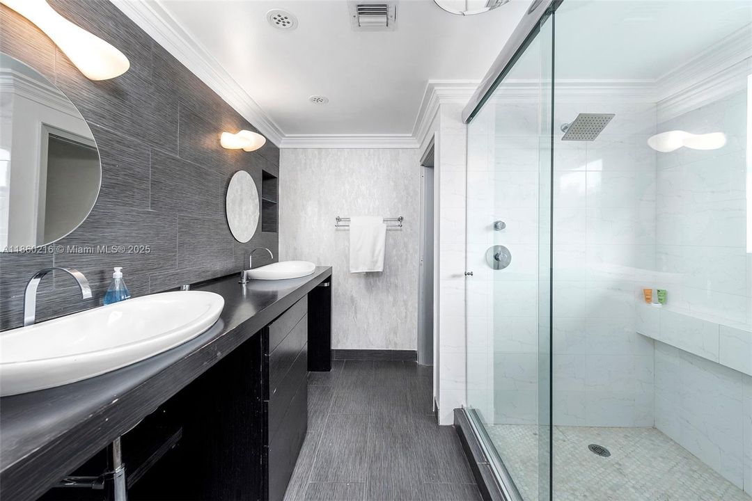 В аренду: $18,000 (6 спален, 4 ванн, 3944 Квадратных фут)