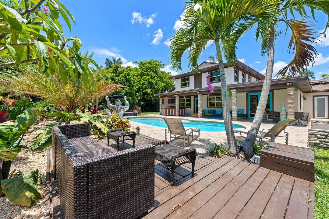 В аренду: $18,000 (6 спален, 4 ванн, 3944 Квадратных фут)