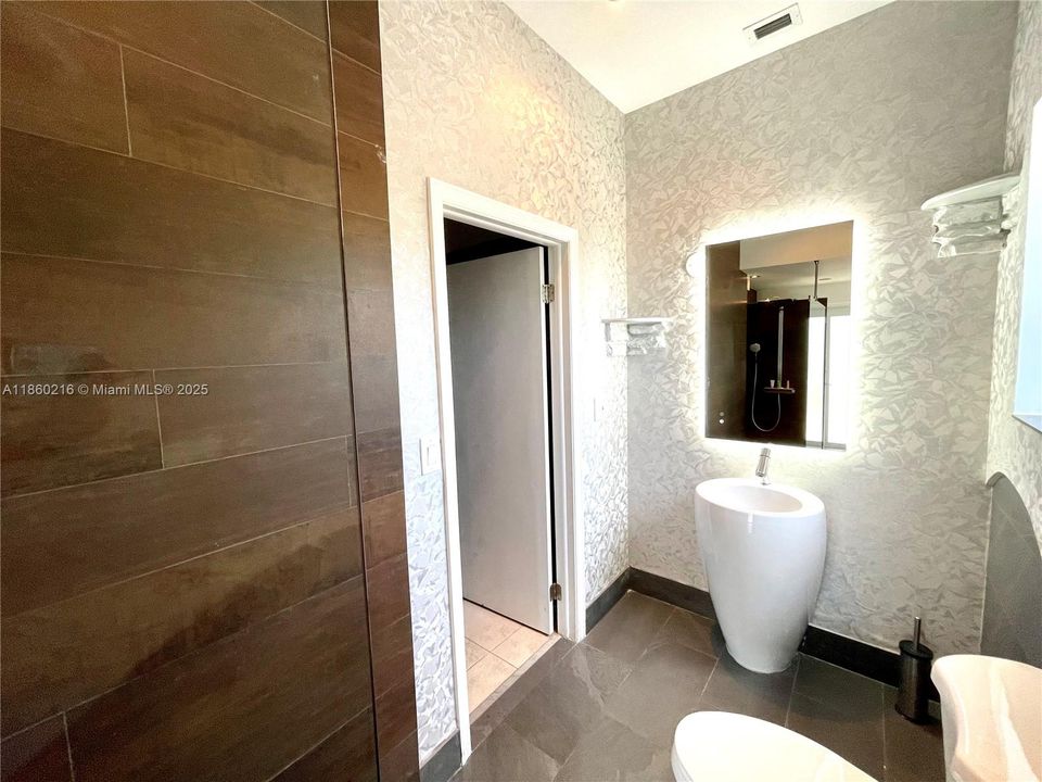 В аренду: $18,000 (6 спален, 4 ванн, 3944 Квадратных фут)