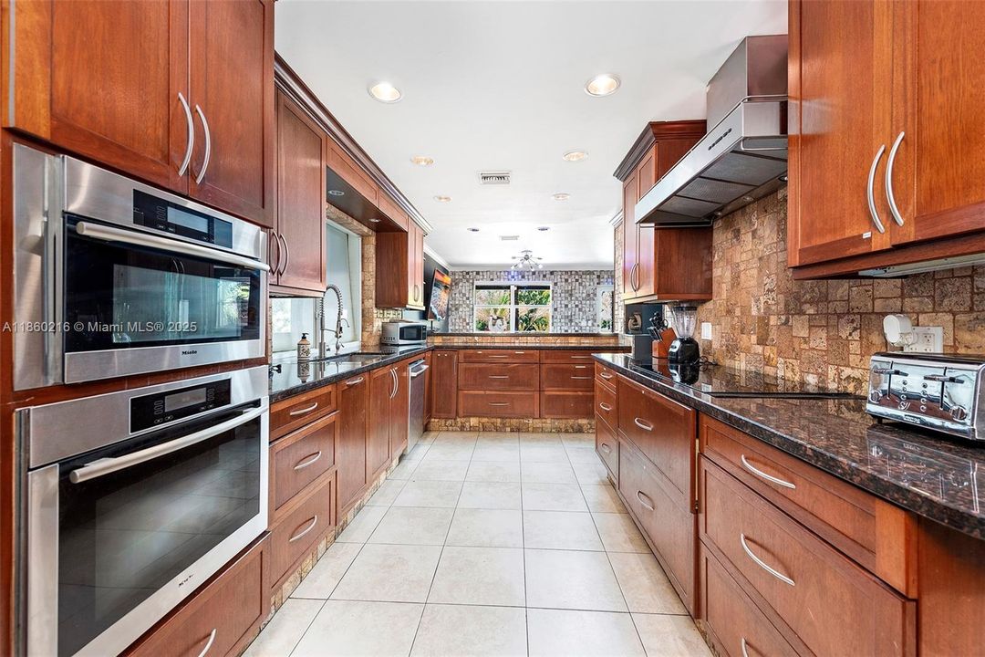 В аренду: $18,000 (6 спален, 4 ванн, 3944 Квадратных фут)