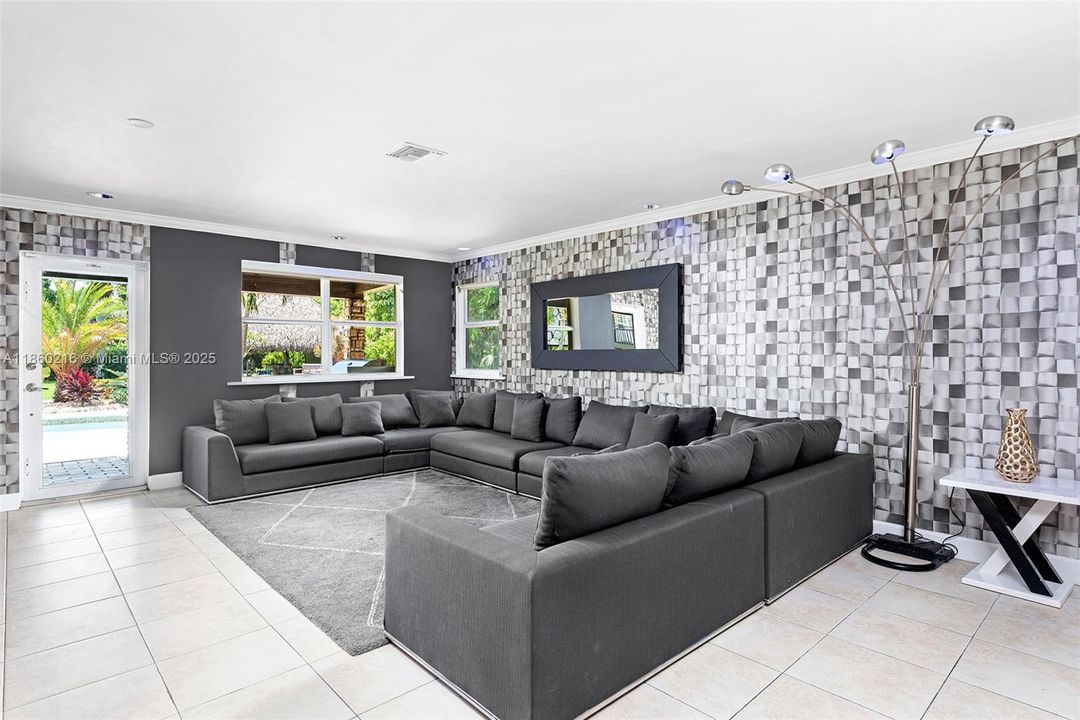 В аренду: $18,000 (6 спален, 4 ванн, 3944 Квадратных фут)