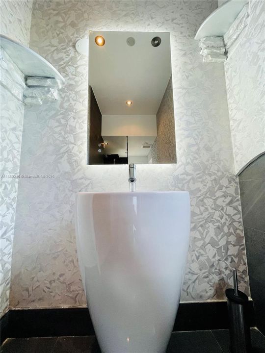 В аренду: $18,000 (6 спален, 4 ванн, 3944 Квадратных фут)