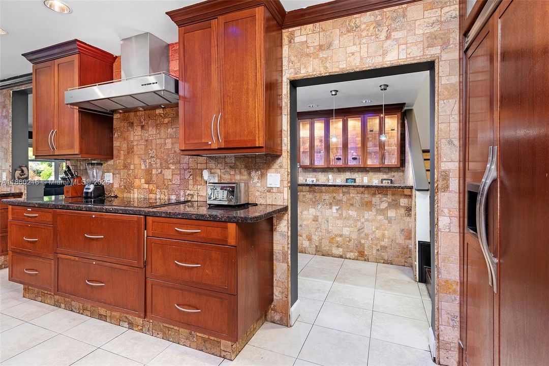 В аренду: $18,000 (6 спален, 4 ванн, 3944 Квадратных фут)