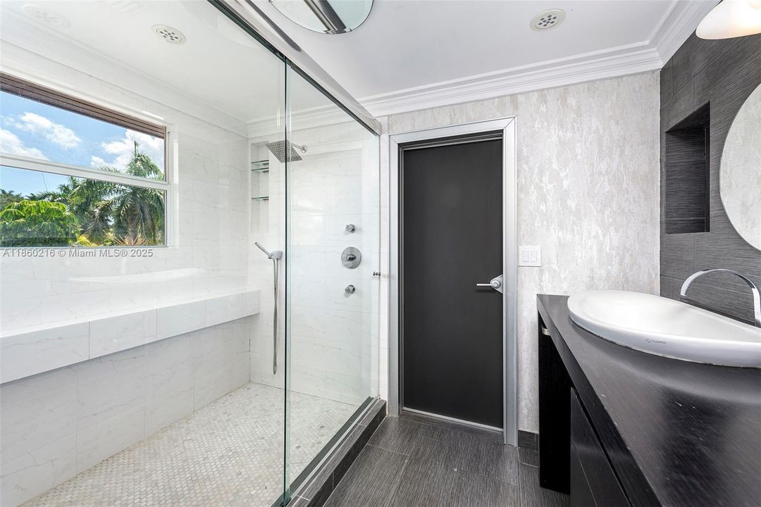 В аренду: $18,000 (6 спален, 4 ванн, 3944 Квадратных фут)