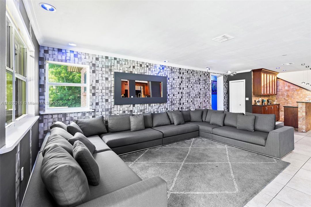 В аренду: $18,000 (6 спален, 4 ванн, 3944 Квадратных фут)