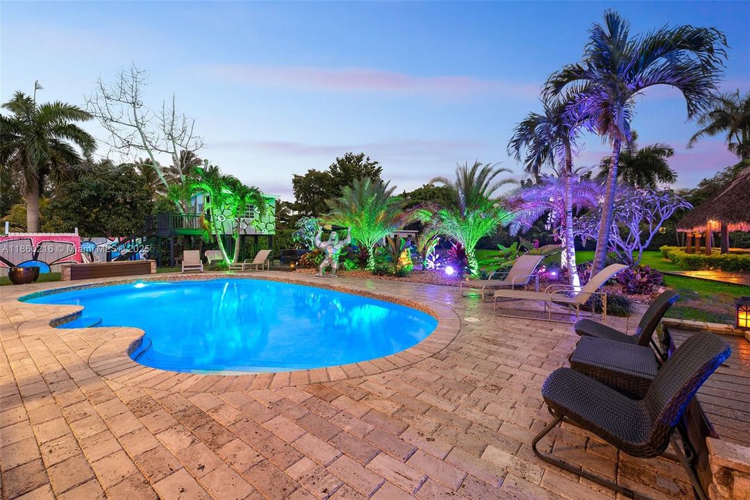 В аренду: $18,000 (6 спален, 4 ванн, 3944 Квадратных фут)