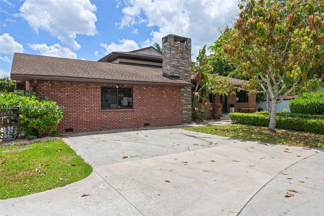 В аренду: $18,000 (6 спален, 4 ванн, 3944 Квадратных фут)