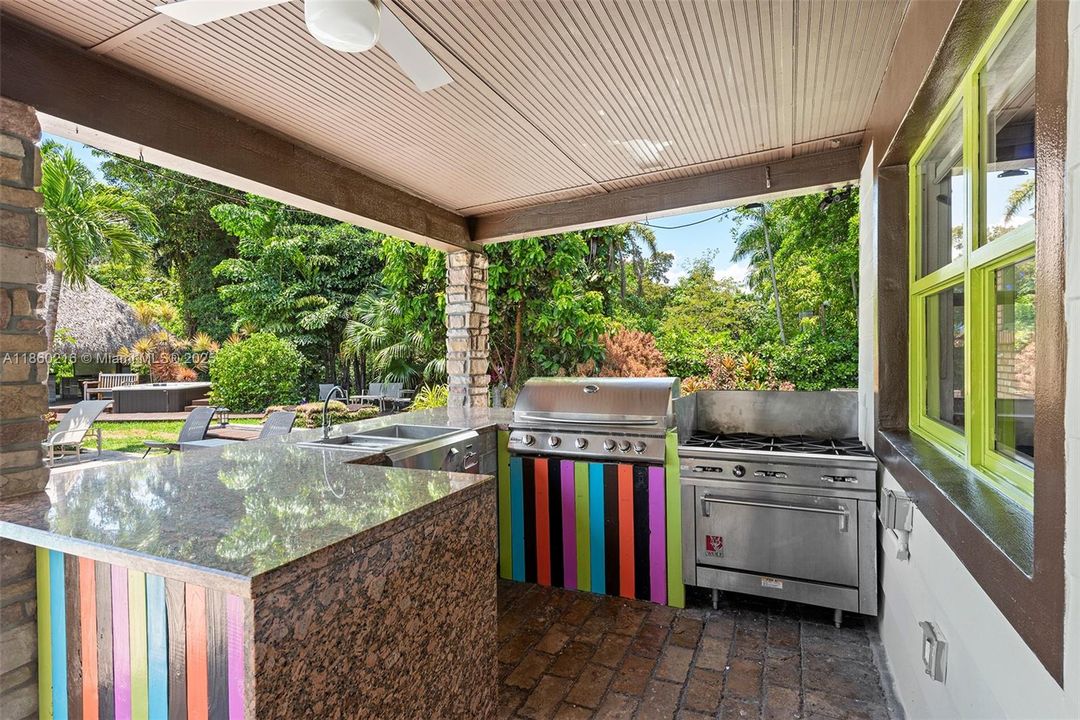 В аренду: $18,000 (6 спален, 4 ванн, 3944 Квадратных фут)