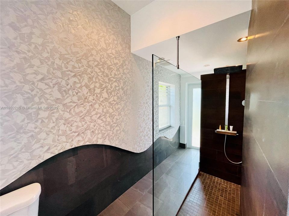 В аренду: $18,000 (6 спален, 4 ванн, 3944 Квадратных фут)