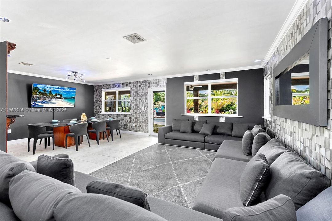 В аренду: $18,000 (6 спален, 4 ванн, 3944 Квадратных фут)