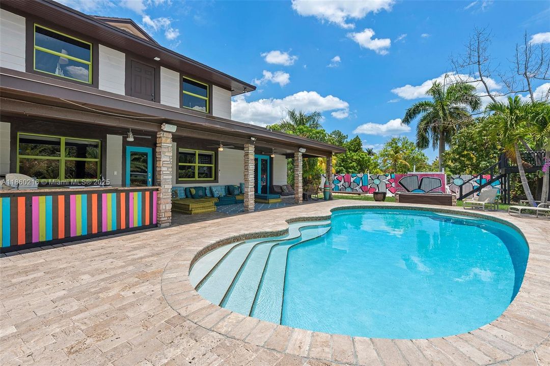 В аренду: $18,000 (6 спален, 4 ванн, 3944 Квадратных фут)