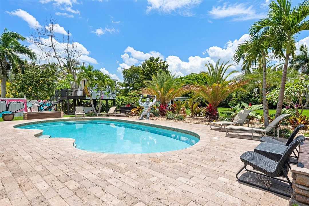 В аренду: $18,000 (6 спален, 4 ванн, 3944 Квадратных фут)