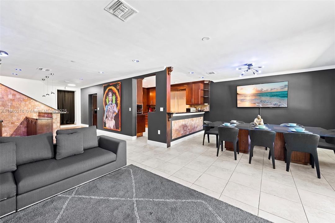 В аренду: $18,000 (6 спален, 4 ванн, 3944 Квадратных фут)