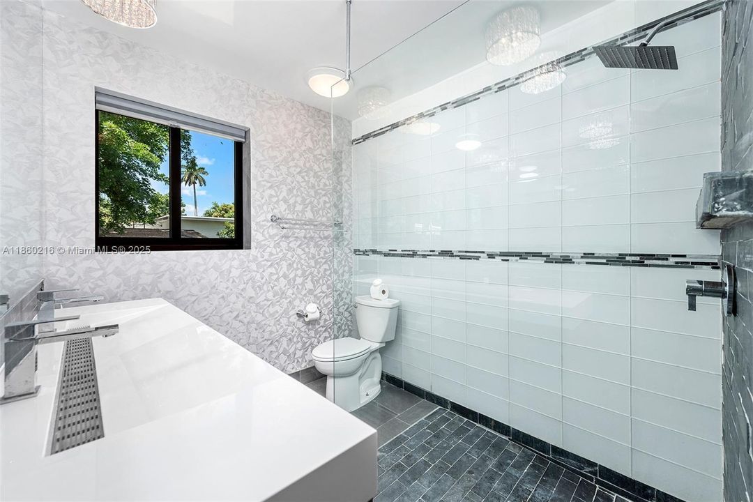 В аренду: $18,000 (6 спален, 4 ванн, 3944 Квадратных фут)