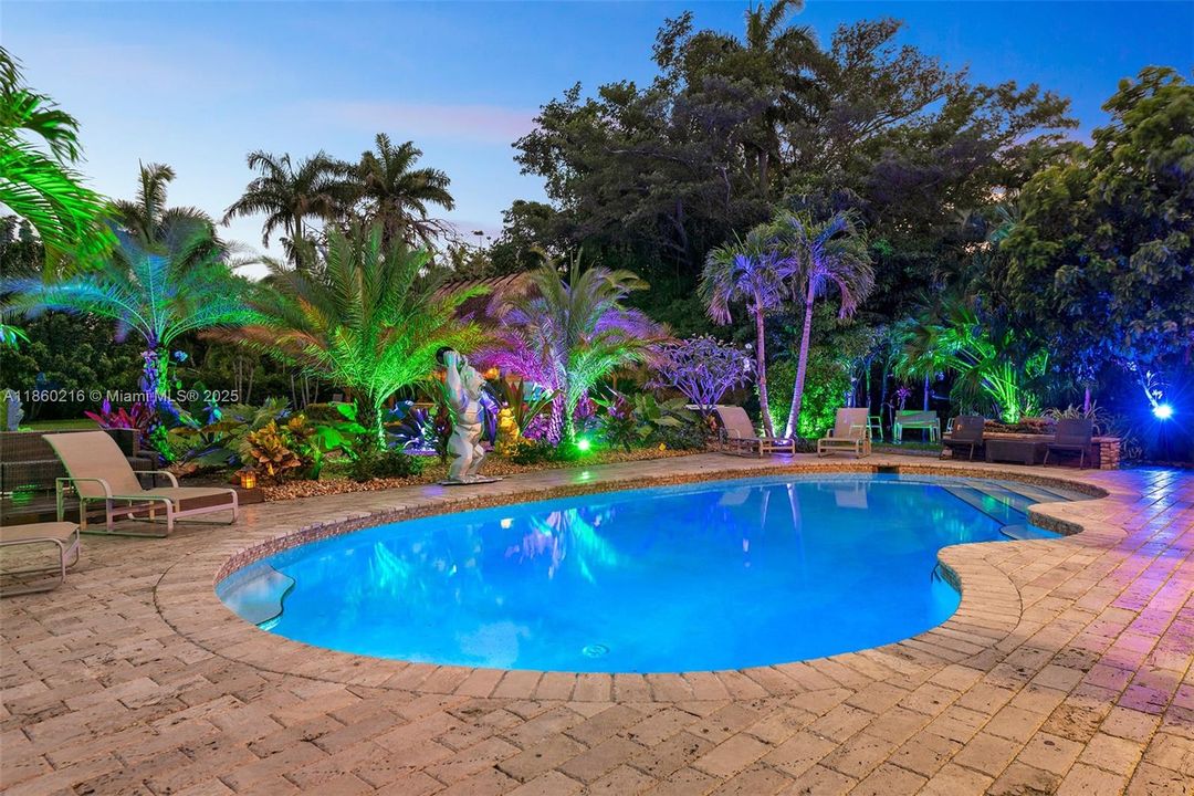 В аренду: $18,000 (6 спален, 4 ванн, 3944 Квадратных фут)