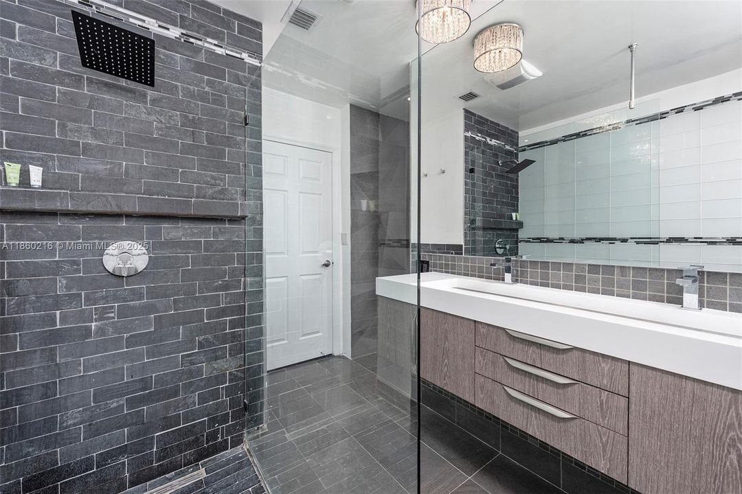 В аренду: $18,000 (6 спален, 4 ванн, 3944 Квадратных фут)