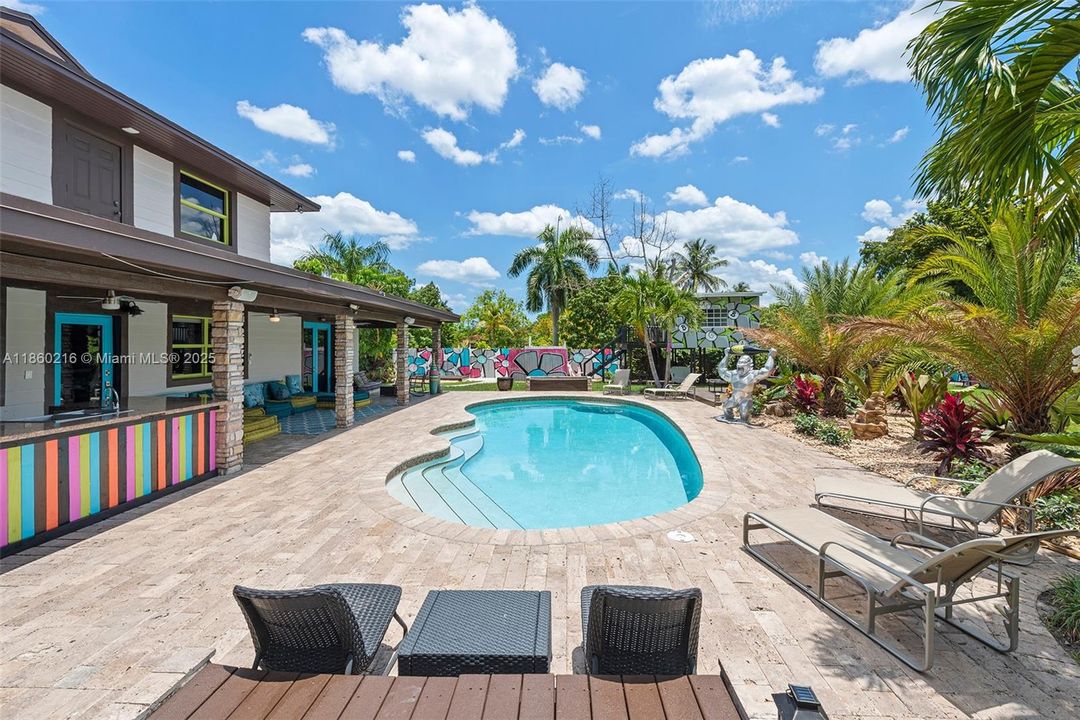 В аренду: $18,000 (6 спален, 4 ванн, 3944 Квадратных фут)