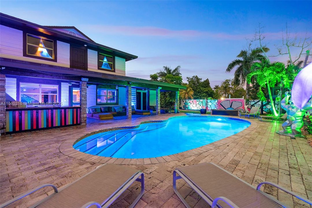 В аренду: $18,000 (6 спален, 4 ванн, 3944 Квадратных фут)