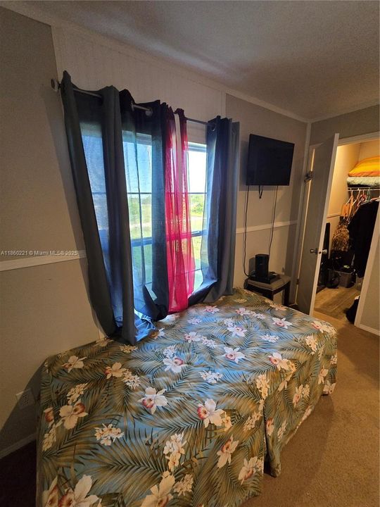 For Sale: $260,000 (3 beds, 2 baths, 1056 Square Feet)