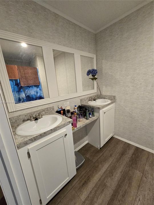 For Sale: $260,000 (3 beds, 2 baths, 1056 Square Feet)