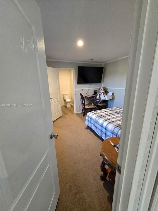 For Sale: $260,000 (3 beds, 2 baths, 1056 Square Feet)