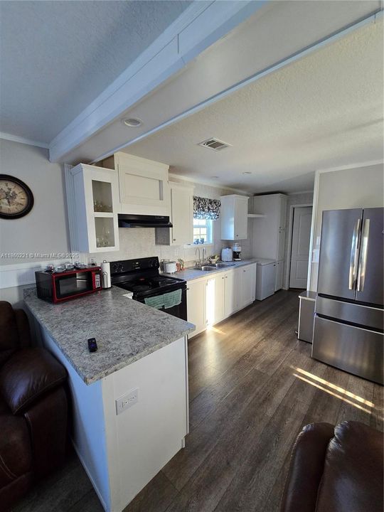 For Sale: $260,000 (3 beds, 2 baths, 1056 Square Feet)