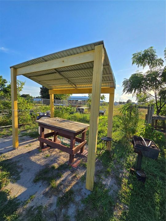 For Sale: $260,000 (3 beds, 2 baths, 1056 Square Feet)